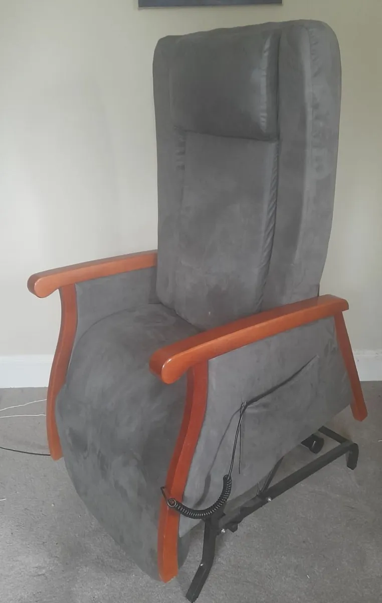 Herdegen electric lift chair. Free Delivery - Image 1
