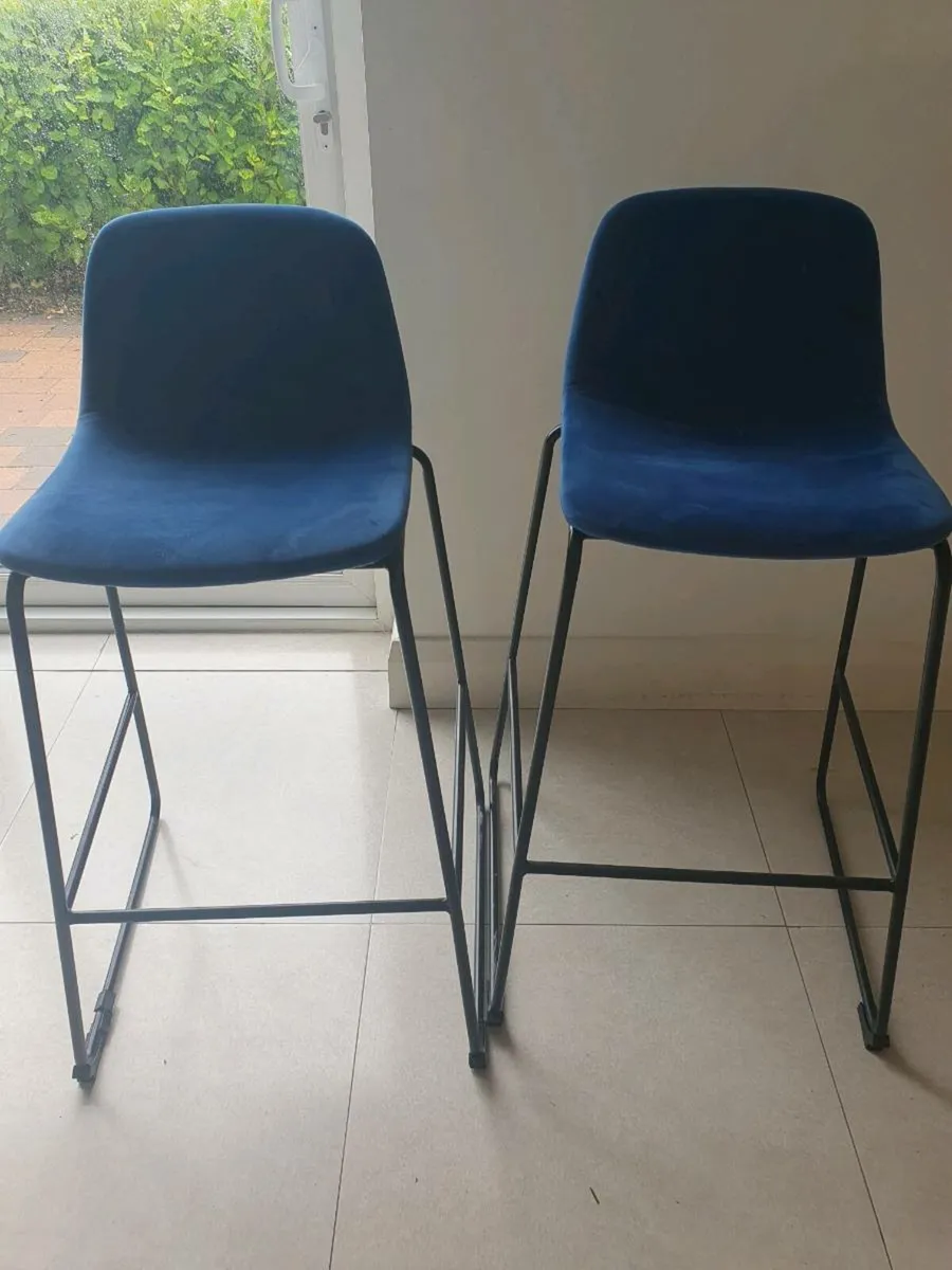 2 bar stools - Image 1