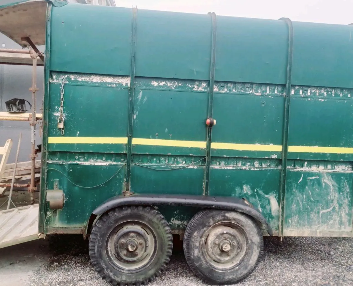 Cattle trailer suitable as mobile workshop - Image 2