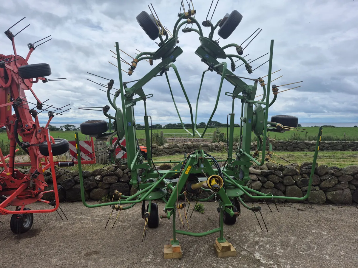 KRONE KW7.82 6 x7 Tedder - Image 2