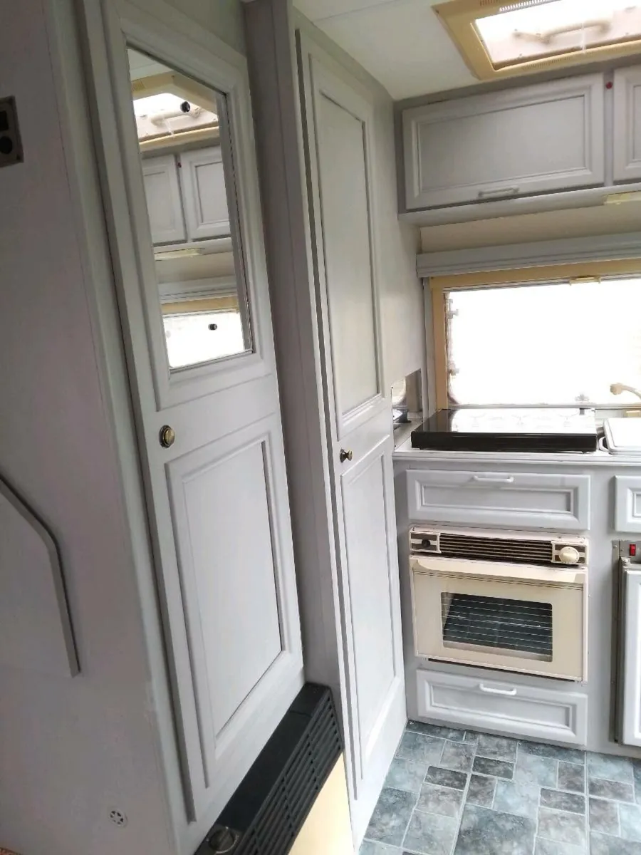 Caravan - Image 2