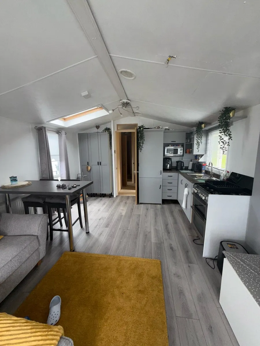 Mobile home - Image 1