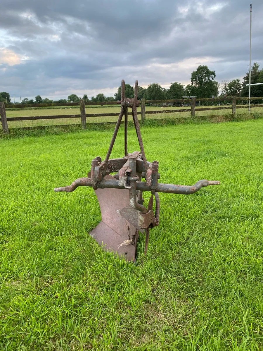 Single furrow plough - Image 1