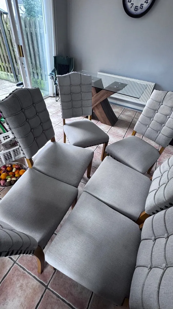 Table & Chairs - Image 4