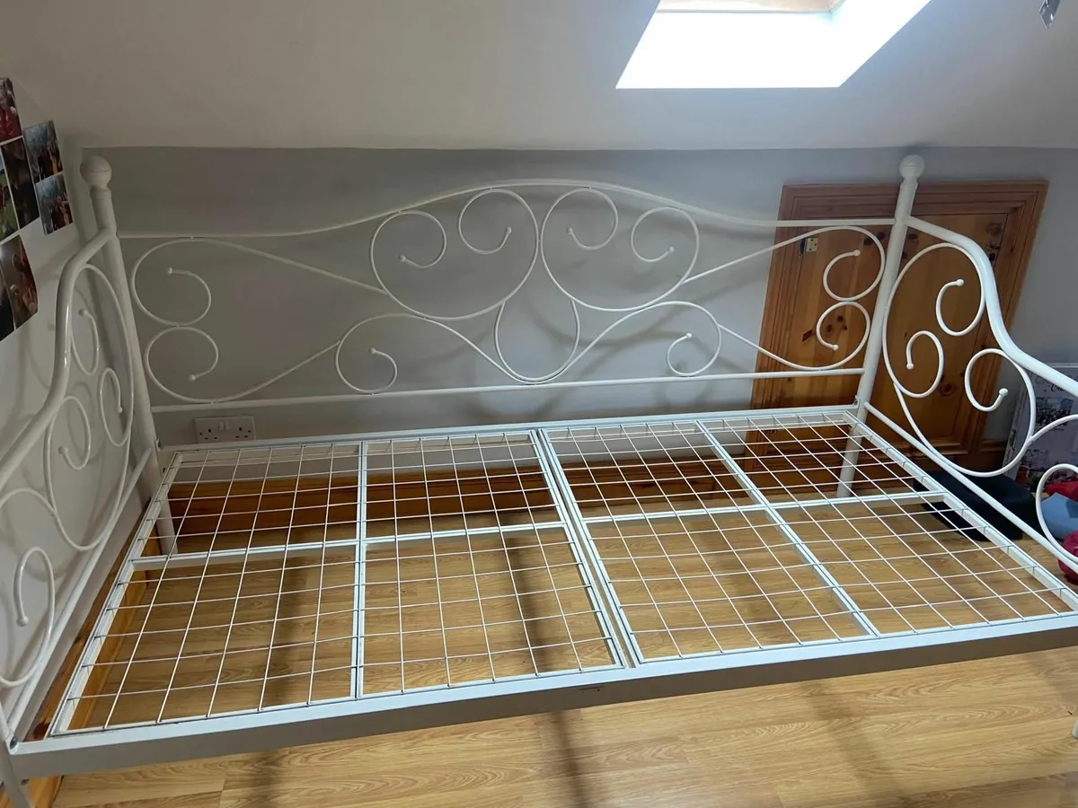 Day bed - Image 1