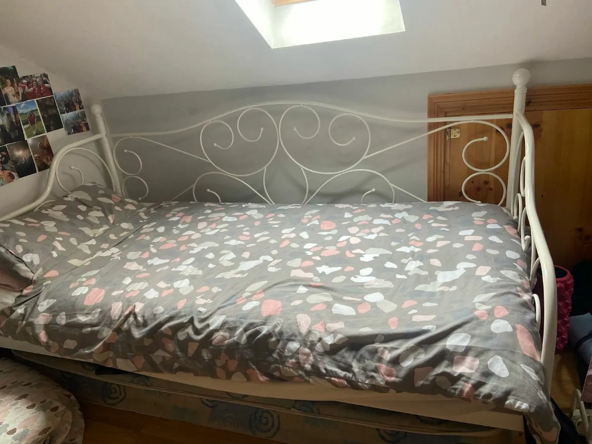 Day bed - Image 2