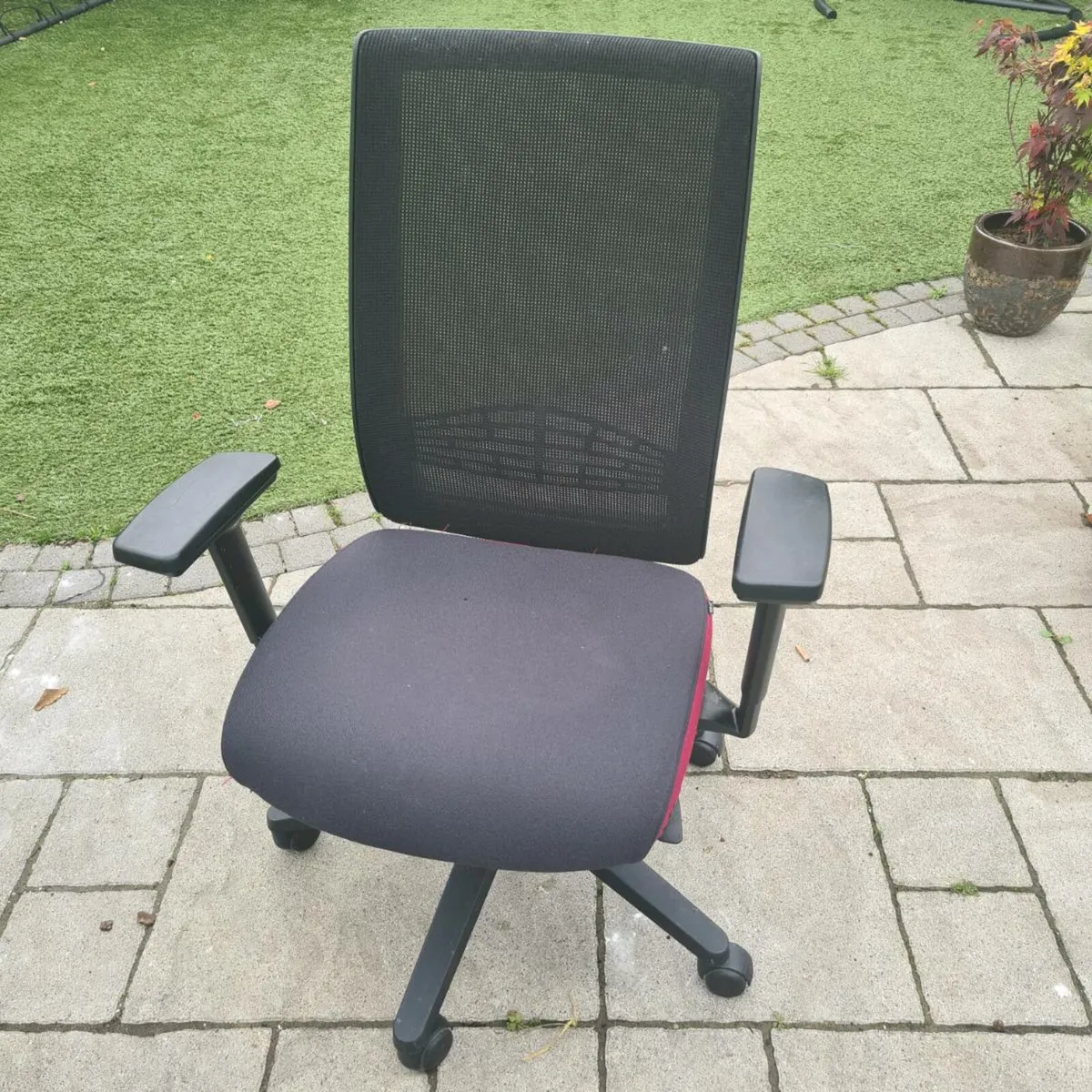 Desk chair - Image 1