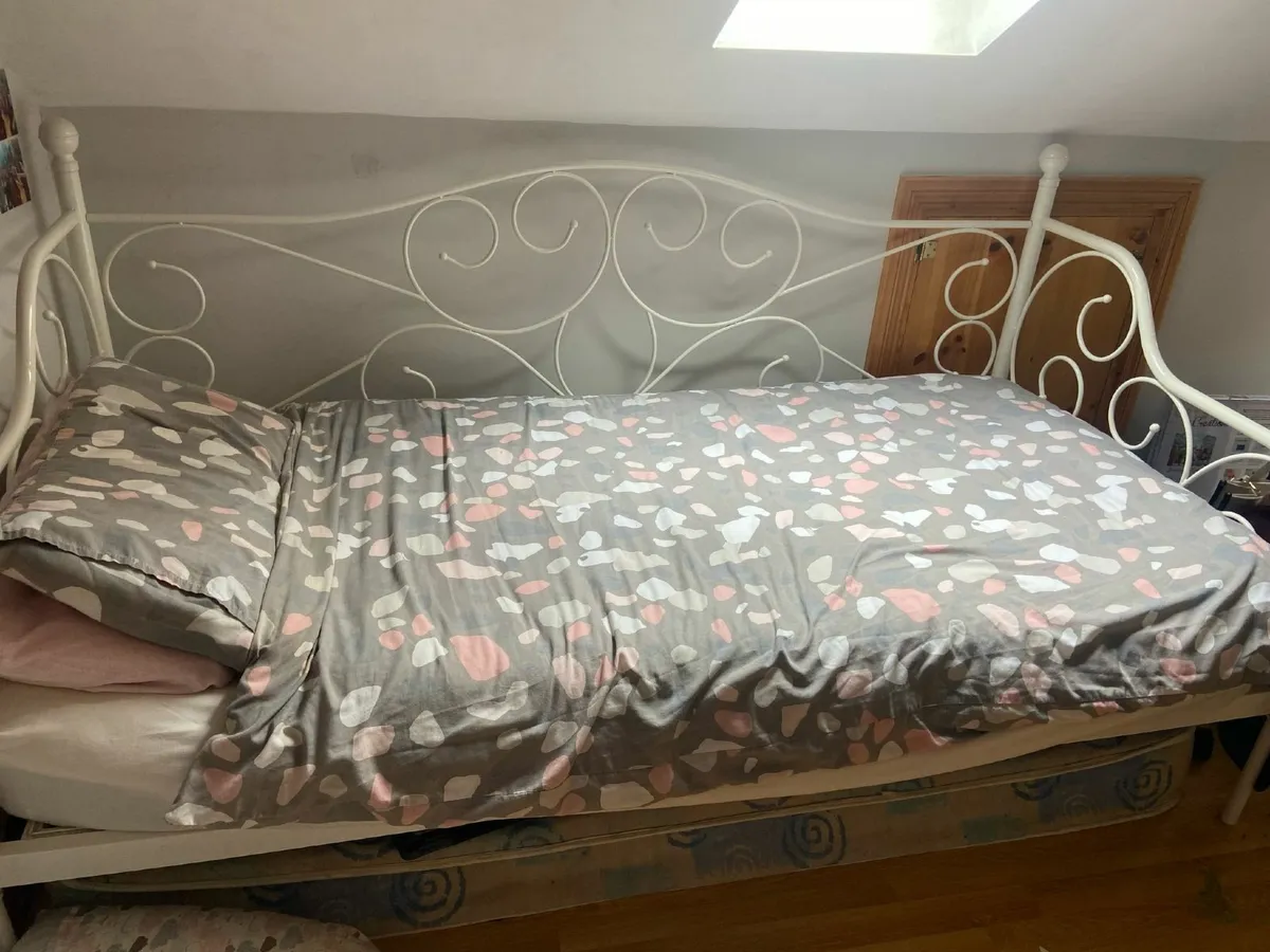 Day bed - Image 3