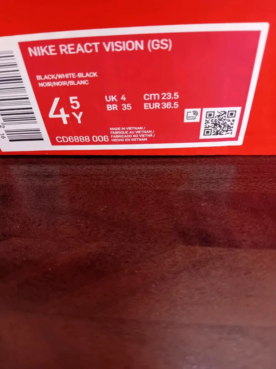 LADIES NIKE TRAINERS NEW BOXED - Image 2