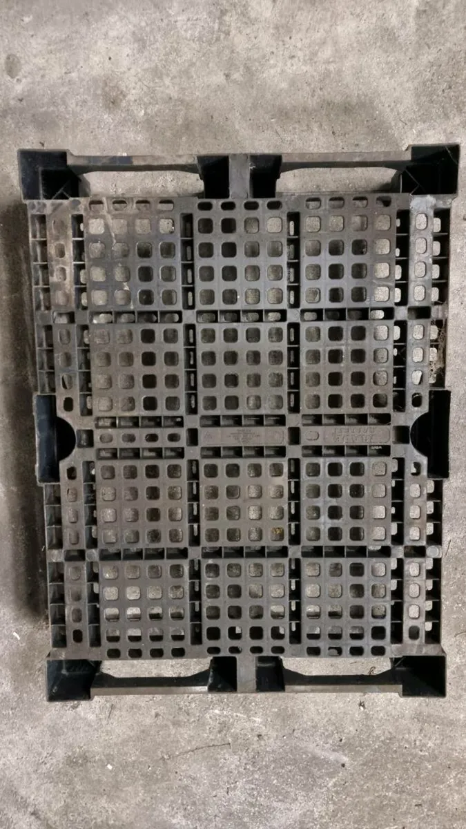 Plastic pallets - Image 1