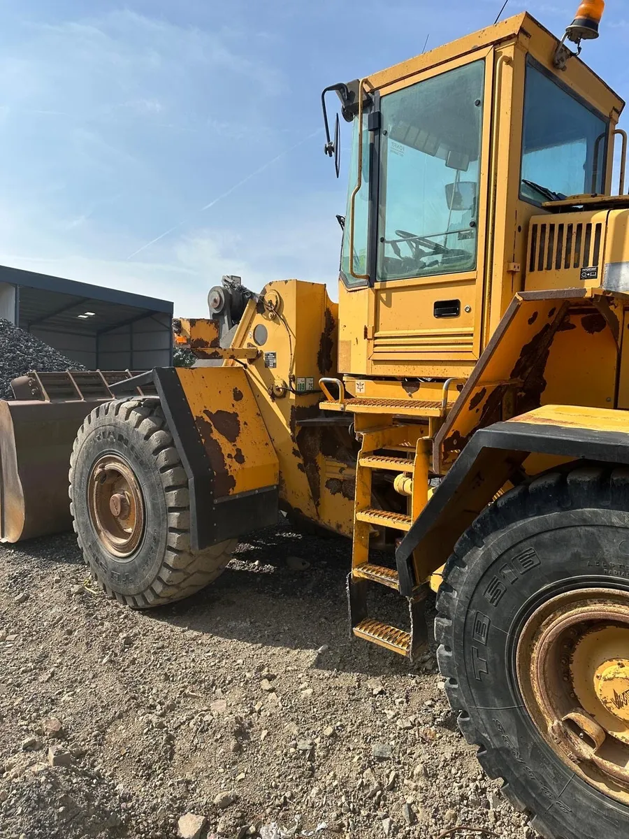 1997 150 Volvo loading shove - Image 1