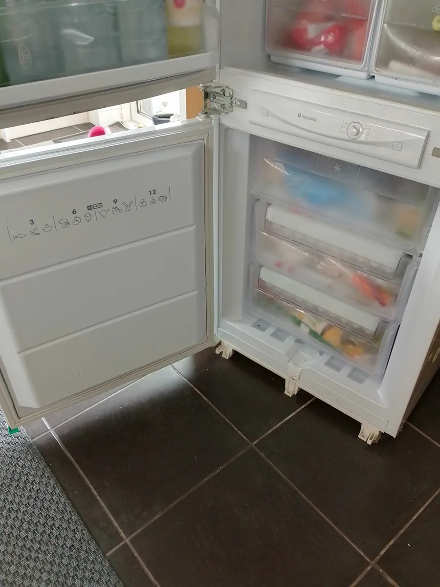 Hotpoint Integrated Fridge Freezer 70/30 - Image 2