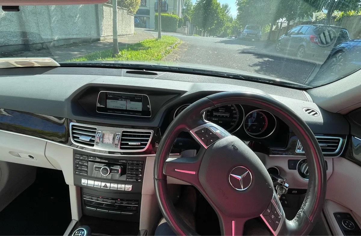 Mercedes E200 - Facelift model - Image 4