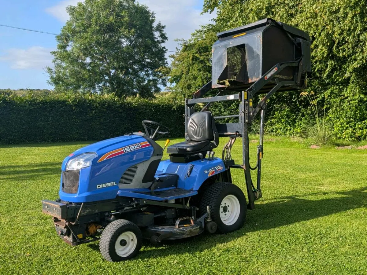 Iseki hi-tip diesel lawnmower - Image 1