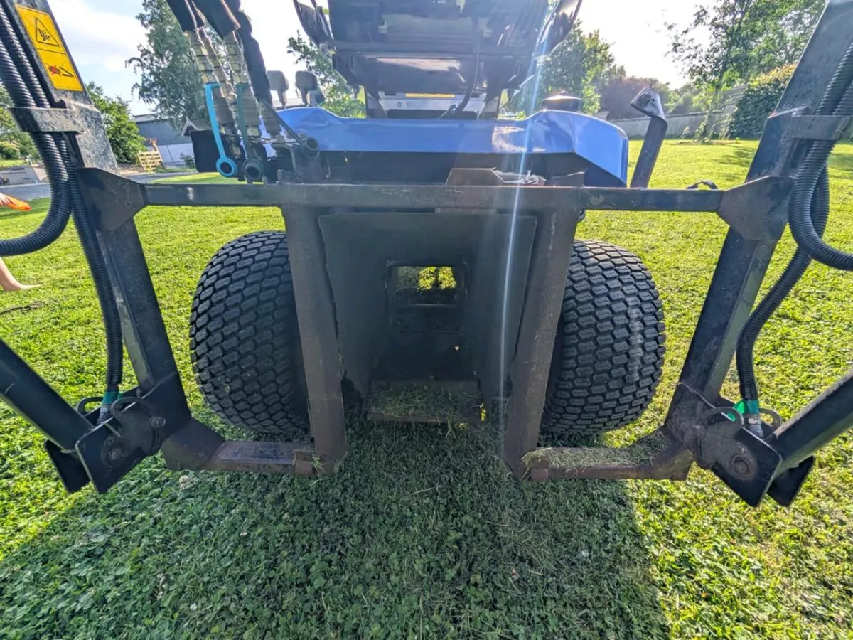 Iseki hi-tip diesel lawnmower - Image 3
