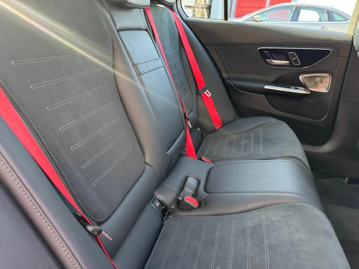 Mercedes-Benz C-Class 2025 200 D - Image 3