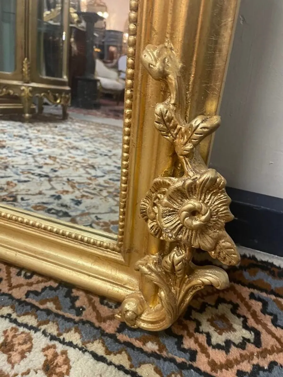 Beautiful French Style Shield Top Gilt Frame Mirror. - Image 1
