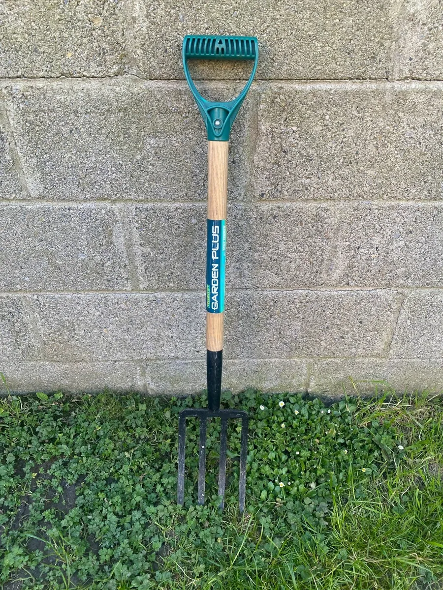 Garden fork in great condition - Image 1