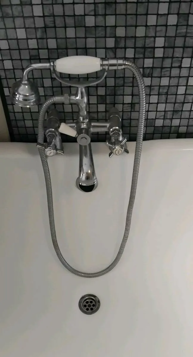 Cast iron bath - Image 2