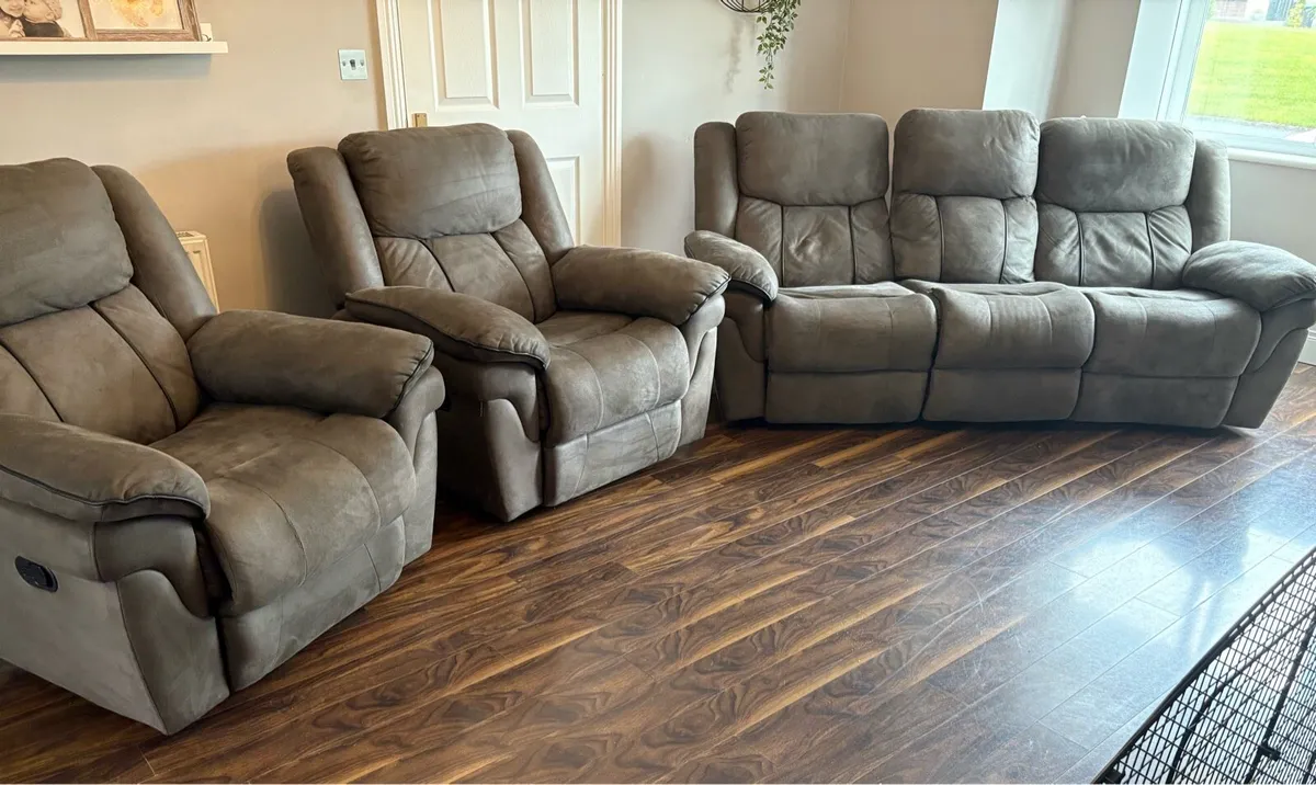 3+1+1 recliner couches - Image 1