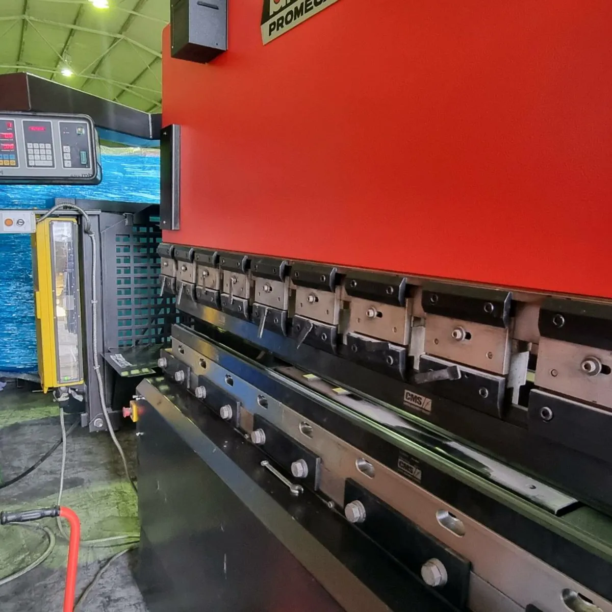 Amada Press Brake 80ton 2.5m - Image 4
