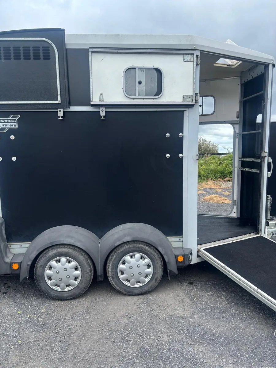 HB506 horse box - Image 4