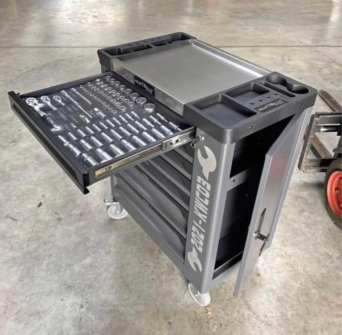 New German toolbox free delivery - Image 2