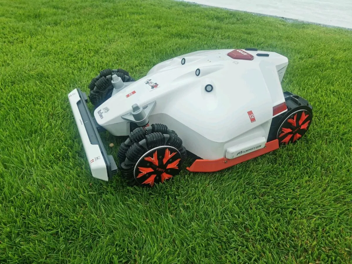 Mammotion AWD 2 5000 Luba Robot Lawn Mower - Image 4