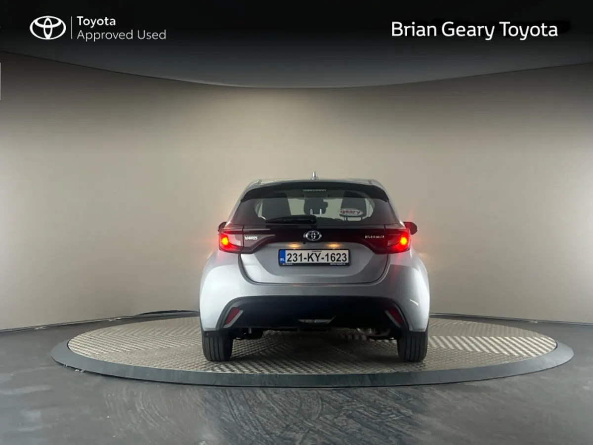 Toyota Yaris HYBRID LUNA - Image 4