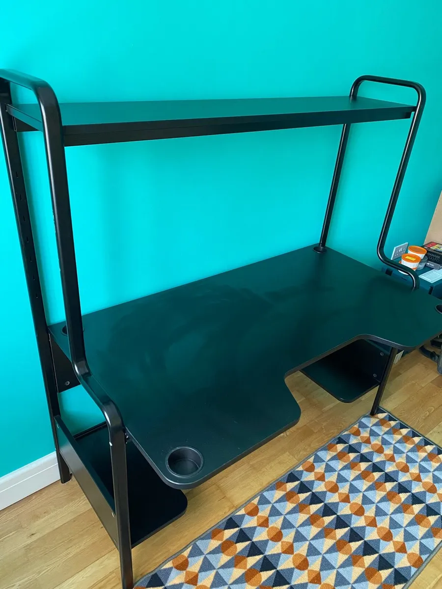 Gaming desk/table - Image 1