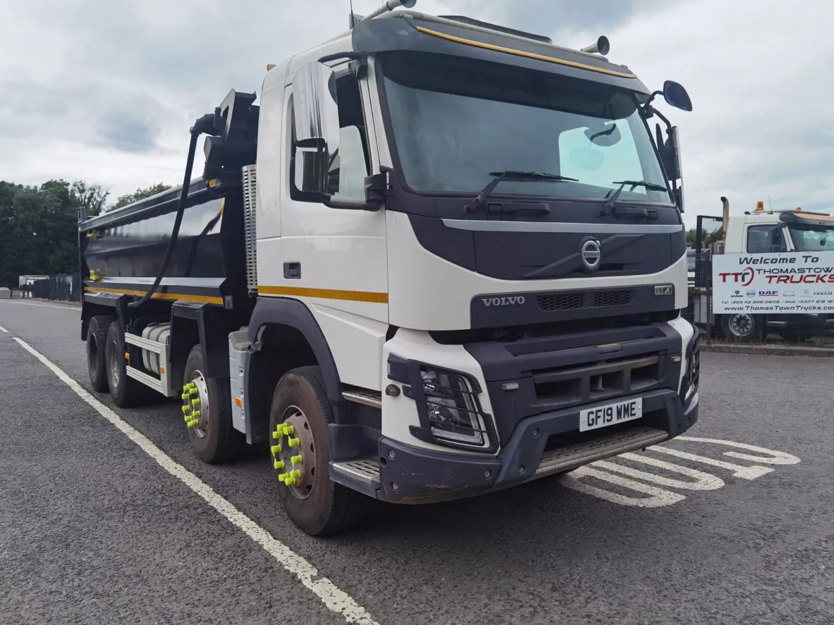 2019 VOLVO FMX 420 13LITRE 8X4 Tipper - Image 1