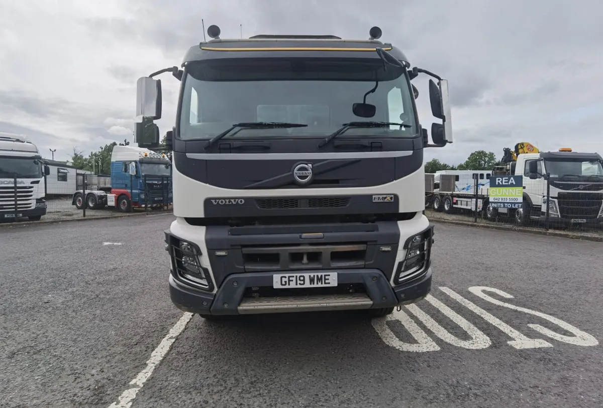 2019 VOLVO FMX 420 13LITRE 8X4 Tipper - Image 2