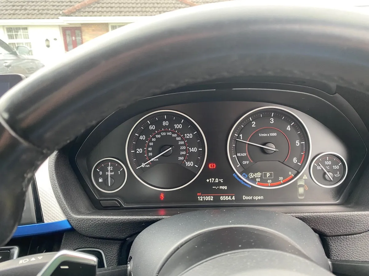 BMW 3-Series 2017 - Image 2