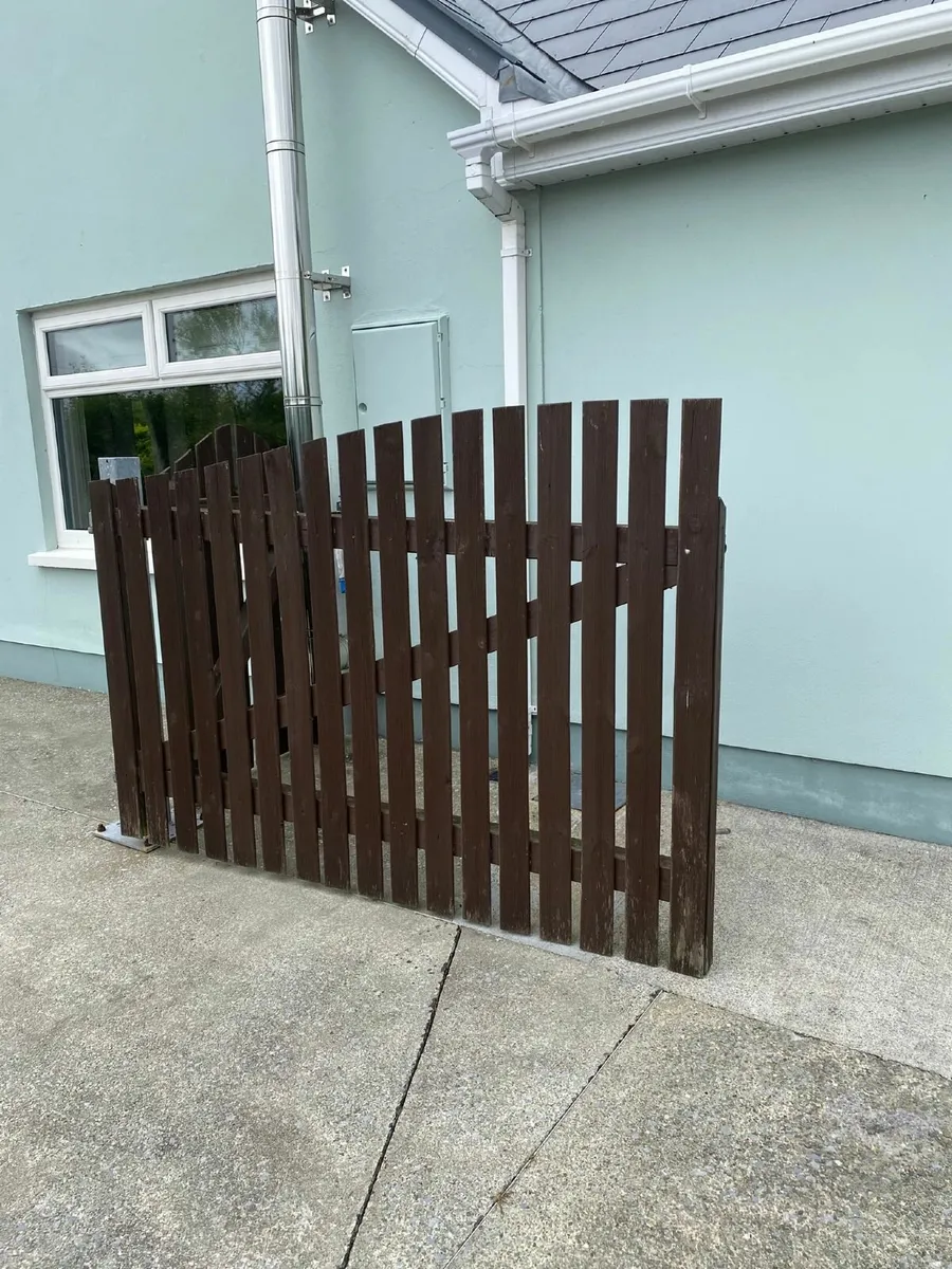 Gates - Image 3