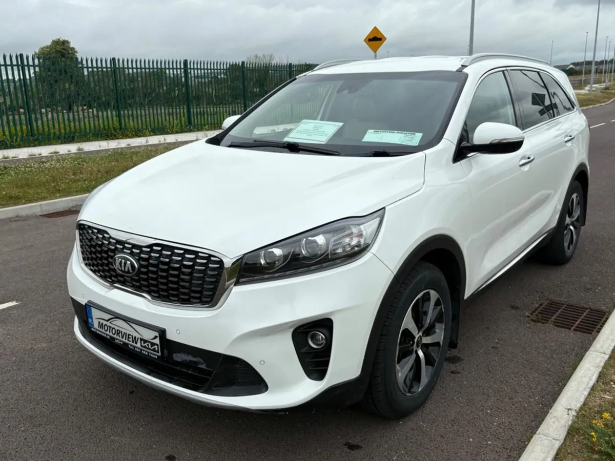 Kia Sorento 7 SEATER 2.2D EXECUTIVE SPEC * Sat Nav - Image 3