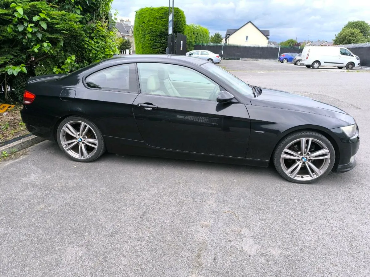 BMW 320i - Image 2