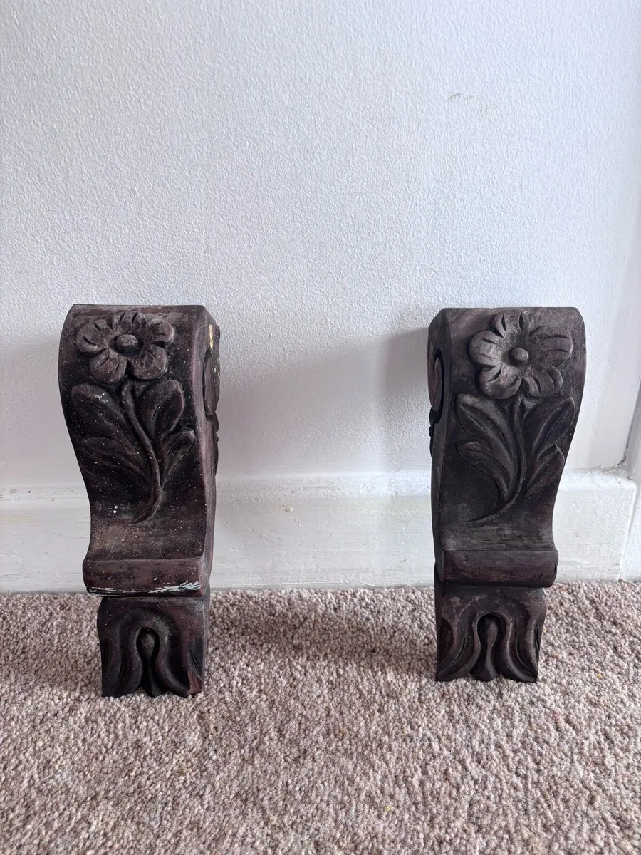 Pair of vintage solid wood corbels - Image 1