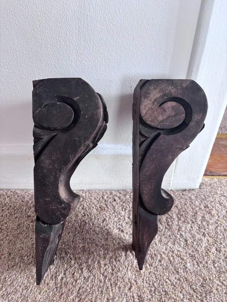 Pair of vintage solid wood corbels - Image 2