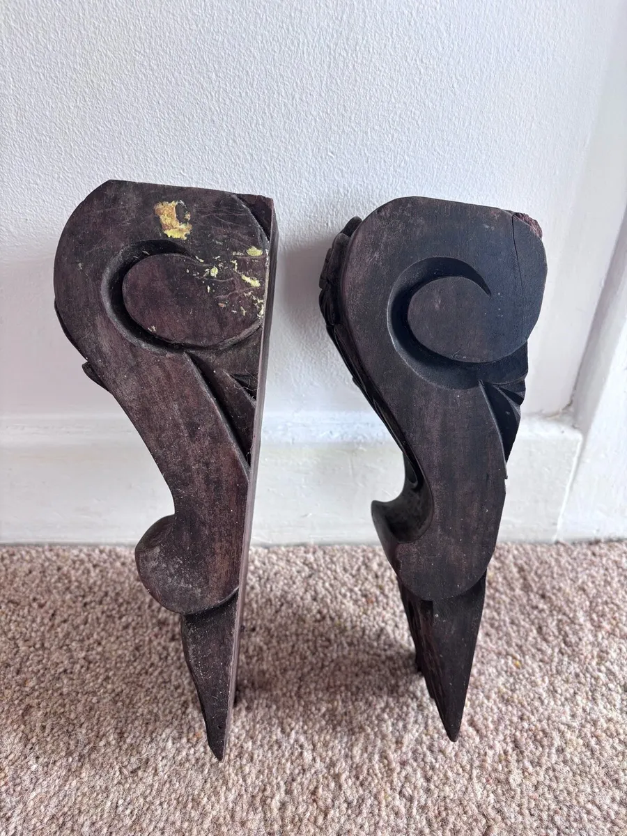 Pair of vintage solid wood corbels - Image 3