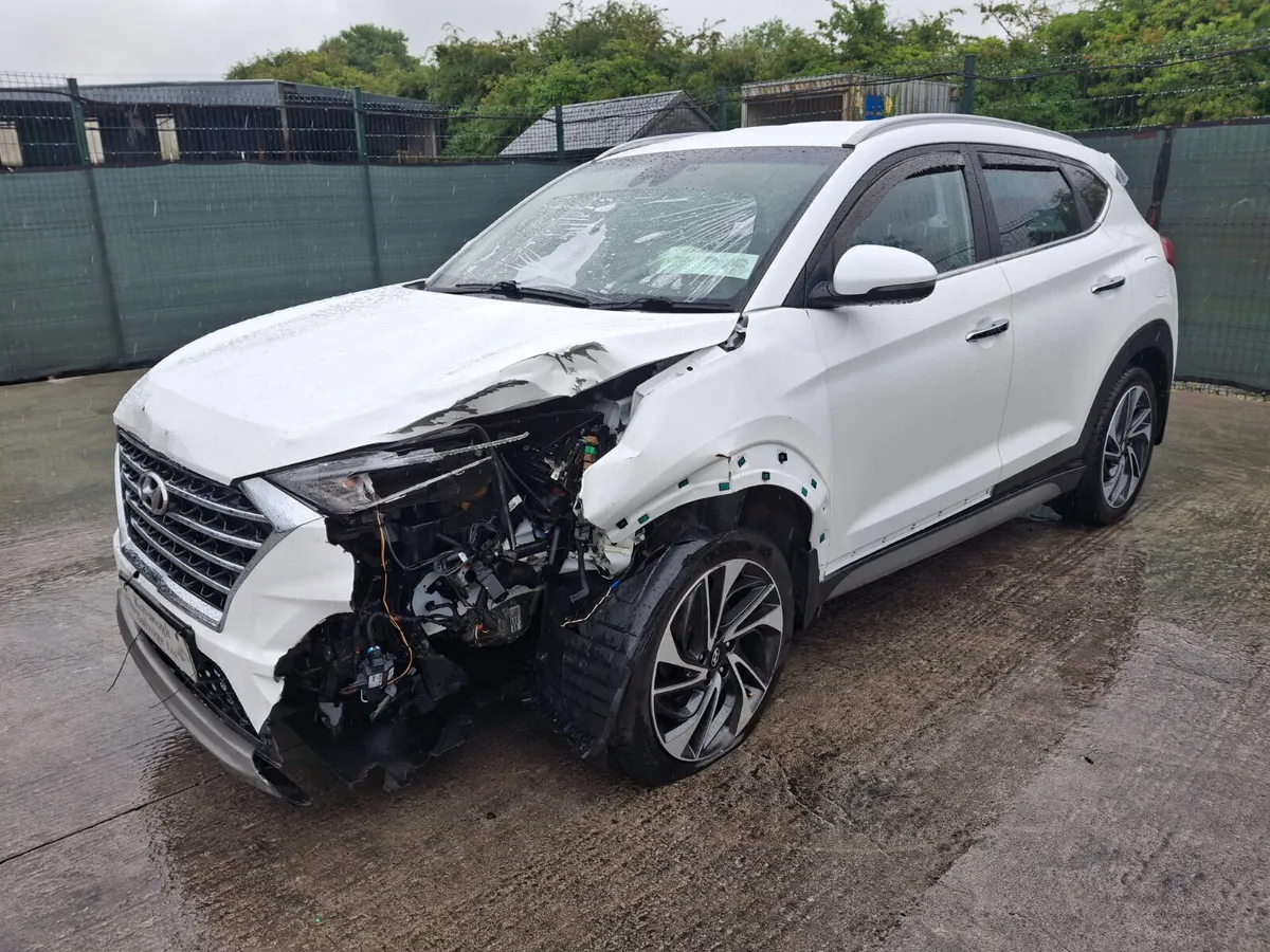 *201 Hyundai Tucson  4x4  Automatic - Image 3