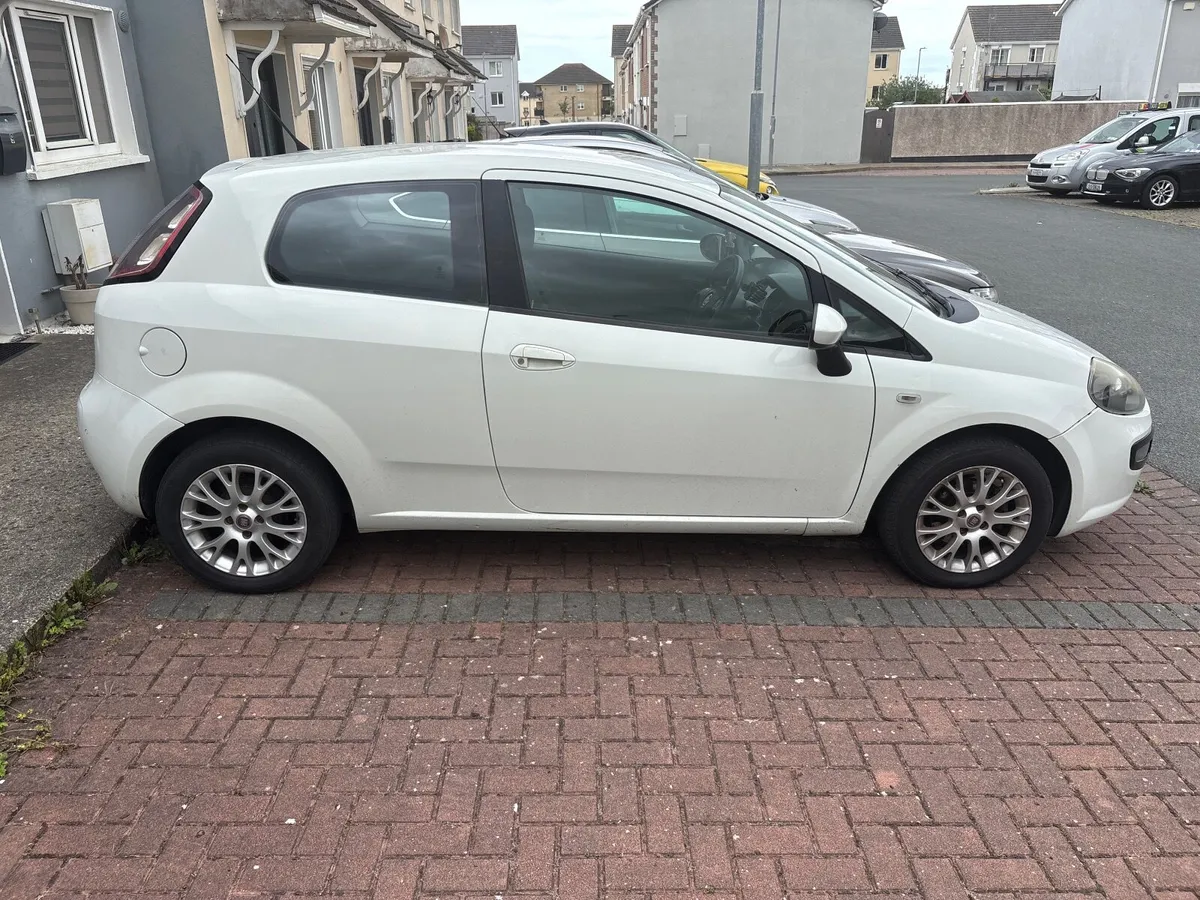 Fiat Punto 2011 1.2 - Image 3