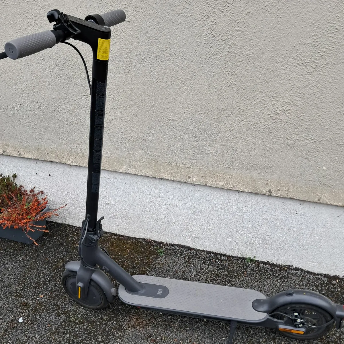 Mi Electric Scooter 1S Ride - Image 2