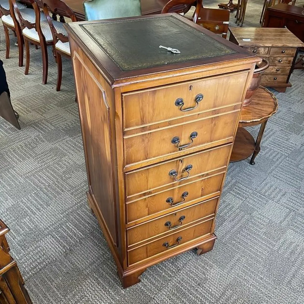 Beautiful mahogany green leather filing cabinet - Image 1