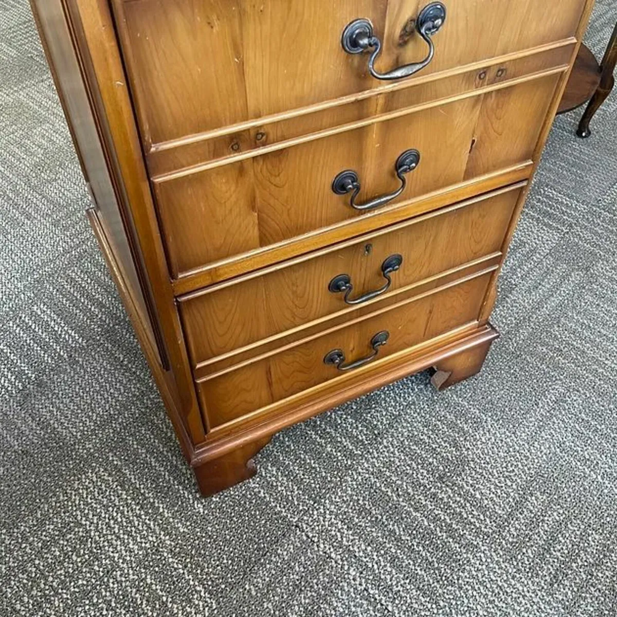 Beautiful mahogany green leather filing cabinet - Image 2