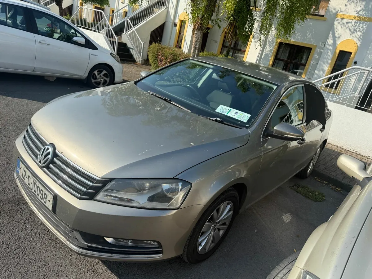 Volkswagen Passat 2012 - Image 2