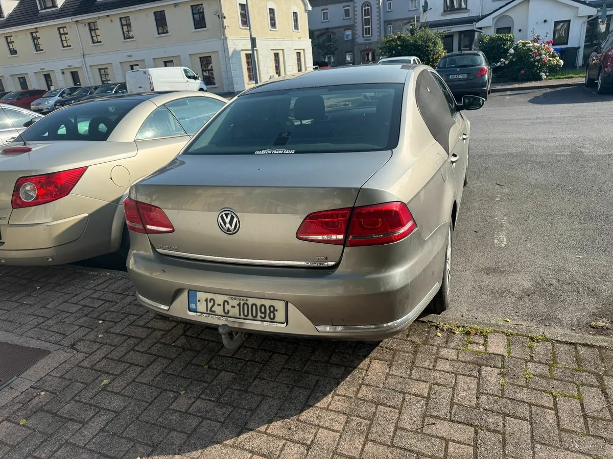 Volkswagen Passat 2012 - Image 4