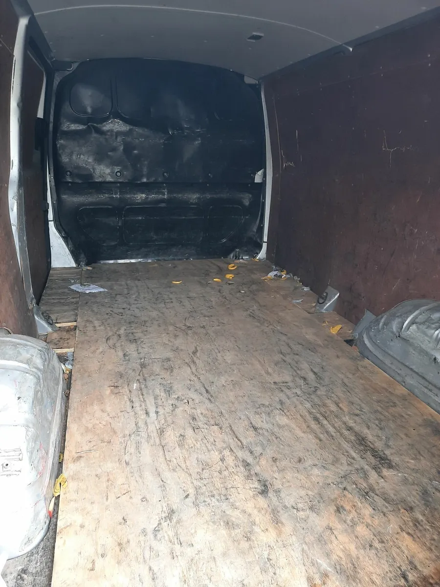 Volkswagen Transporter 2019 - Image 3