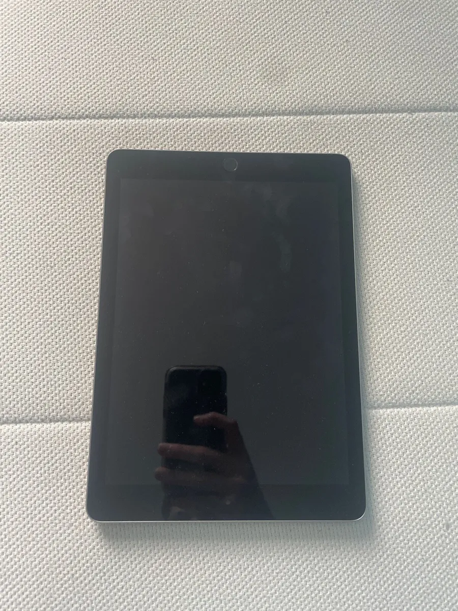 iPad 8th gen silver 32GB - Image 1