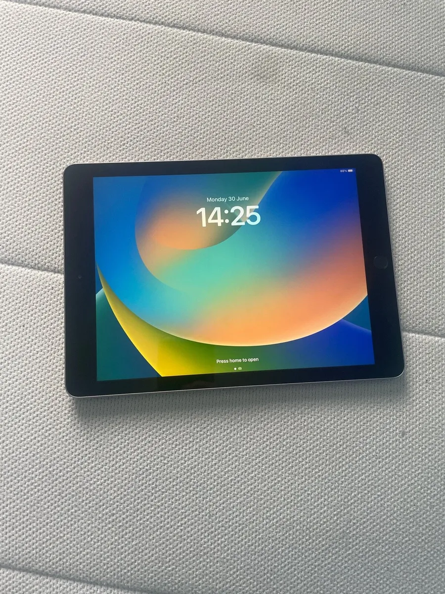 iPad 8th gen silver 32GB - Image 3