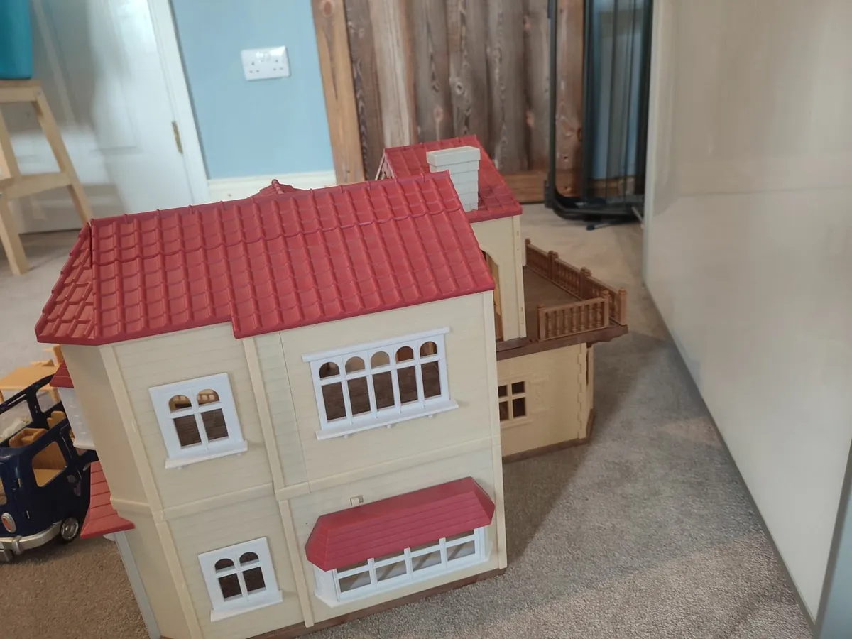 Sylvanian mansion and car with camper - Image 4